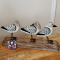 Drei Vögel auf Holzsockel von Batela