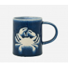 Maritime Steingut-Tasse mit Krabbe von Batela